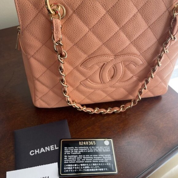 Chanel handbag - Picture 1 of 4